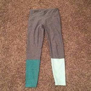 Outdoor Voices 7/8 Dipped Leggings.
